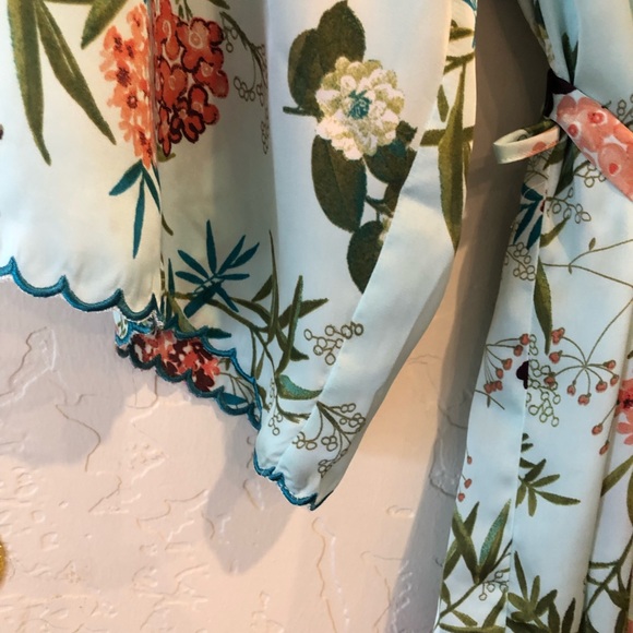 Chelsea28 Robe - Picture 2 of 6